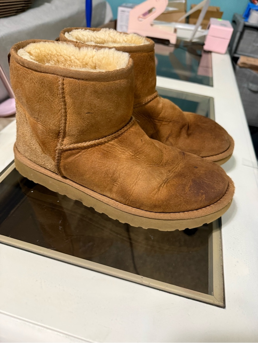 UGG Classic Mini II Chestnut Sheepskin Suede Boots Women’s Size 9